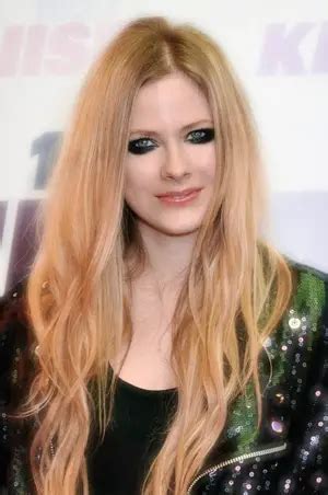 Avril Lavigne’s Measurements: Bra Size, Height, Weight and More